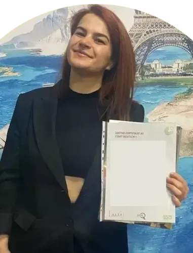 GaziDil’de Goethe A1 sertifikasını gösteren öğrenci